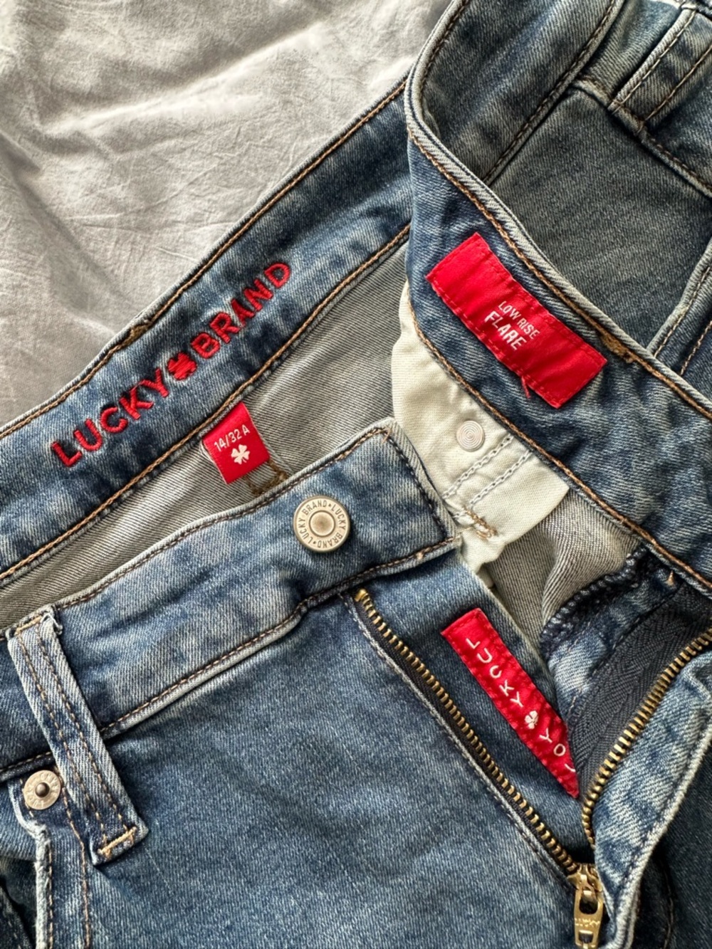 Lucky Brand‎ Low Rise Flare Jeans Medium Wash Size 32 - Picture 6 of 9